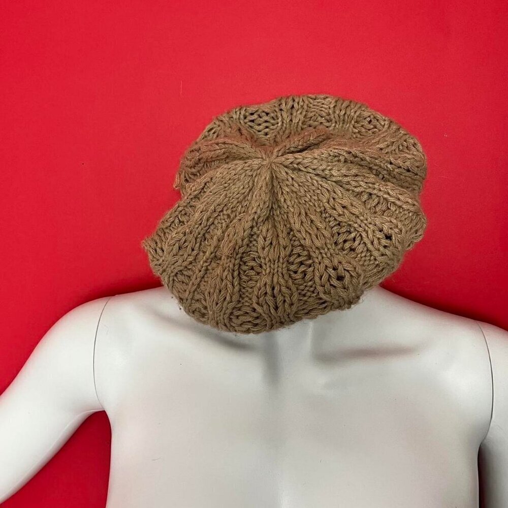 David and young  / Fuzzy knitted beret beanie 🤎🤎​​​​​